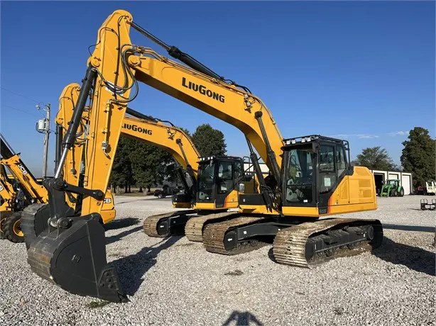 922F Medium excavator1